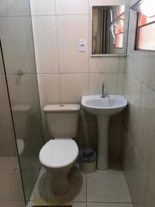 a bathroom with a toilet and a sink at Hotel Pousada Ibituruna in Sao Paulo