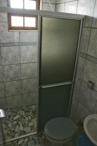 Bathroom sa Apartamento Beira Mar