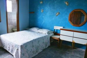 מיטה או מיטות בחדר ב-Apto Frente para o Mar