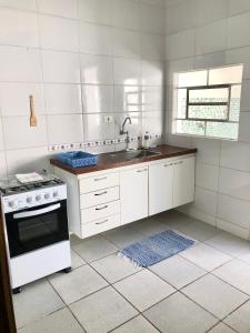 Dapur atau dapur kecil di Casa com ótima localização