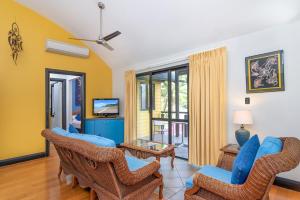 TV a/nebo společenská místnost v ubytování Dreamcatcher Beach-Side Apartments