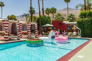 Bazén v ubytování Float Palm Springs - Adults Only nebo v jeho okolí