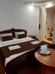 Postel nebo postele na pokoji v ubytování Кімнати поруч з автовокзалом