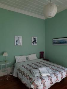 a bedroom with a bed with towels on it at Casa da Carqueja in Coimbra