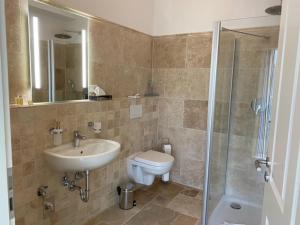 a bathroom with a sink and a toilet and a shower at Herbst Prinz in Stade