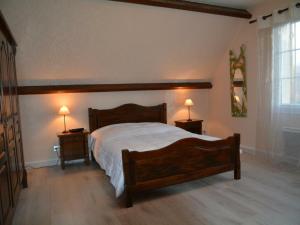 Tempat tidur dalam kamar di Gîte Mont-prés-Chambord, 4 pièces, 7 personnes - FR-1-491-43