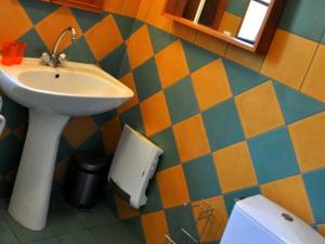 a bathroom with a sink and a toilet at Gîte Maringes, 3 pièces, 5 personnes - FR-1-496-30 in Maringes