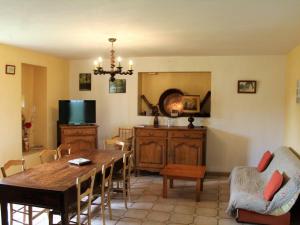 a dining room with a table and a tv at Gîte Belvès, 4 pièces, 6 personnes - FR-1-616-86 in Larzac