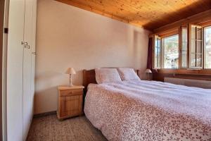 Ένα ή περισσότερα κρεβάτια σε δωμάτιο στο Chalet Soldanella 10 guests Gstaad