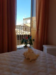 A bed or beds in a room at BALCONI SU TROPEA