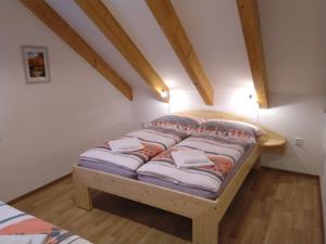 Postel nebo postele na pokoji v ubytování APARTMÁNY NA VÝSLUNÍ