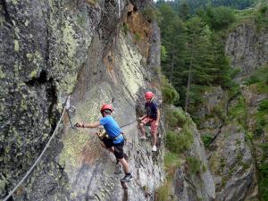 two people are climbing on a rock wall at Studio Planfoy, 1 pièce, 2 personnes - FR-1-496-134 in Planfoy