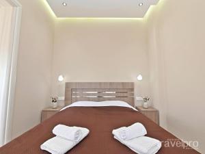 Llit o llits en una habitació de Sabbia Apartments Seafront by RentalsPro - Nea Moudania Halkidiki