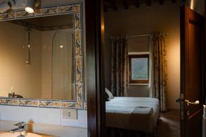 A bed or beds in a room at Acqua di Civita Beauty & Rooms in Mercatello