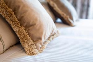 A bed or beds in a room at Acqua di Civita Beauty & Rooms in Mercatello