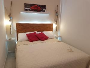 A bed or beds in a room at BALCONI SU TROPEA