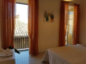 A bed or beds in a room at BALCONI SU TROPEA