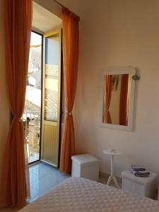 A bed or beds in a room at BALCONI SU TROPEA