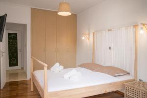 Posteľ alebo postele v izbe v ubytovaní Cozy Apartment in Central Athens - Sleeps 5