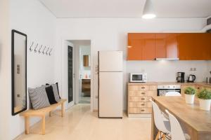 Kuchyňa alebo kuchynka v ubytovaní Cozy Apartment in Central Athens - Sleeps 5 + 8 fotografií