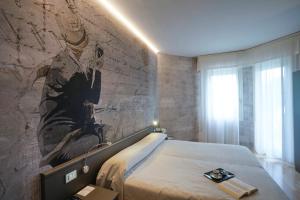 a bedroom with a bed with a painting on the wall at Sole Mare in Ventimiglia