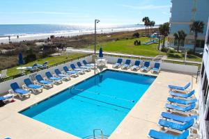 נוף של הבריכה ב-Holiday Sands South Resort by Palmetto Vacations או בסביבה