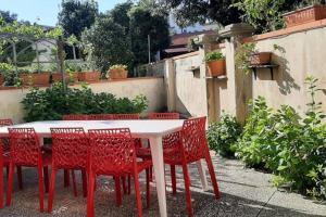 A garden outside Prestigioso terratetto a 100 mt dal mare