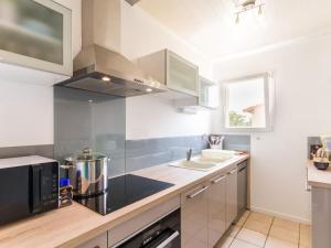 a kitchen with a sink and a microwave at Gîte Saint-Viaud, 3 pièces, 4 personnes - FR-1-306-1190 in Saint-Viaud