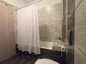 A bathroom at Gianna's Villa Gialova Még 37 kép