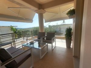 A balcony or terrace at Gianna's Villa Gialova
