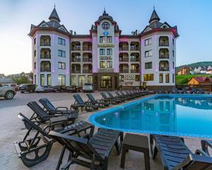 Bazén v ubytování Diamond Resort White nebo v jeho okolí