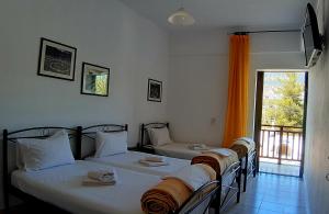 Posteľ alebo postele v izbe v ubytovaní Platanos Rooms