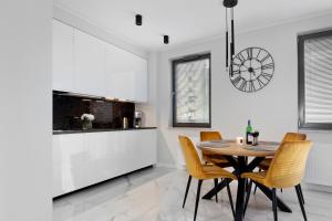 Kuchyňa alebo kuchynka v ubytovaní Elite Apartments Garden Gates Premium