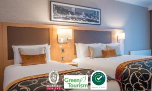 Katil atau katil-katil dalam bilik di Clayton Hotel Cardiff Lane