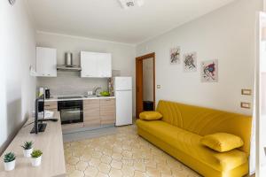 A kitchen or kitchenette at House&Villas - Mare Blu