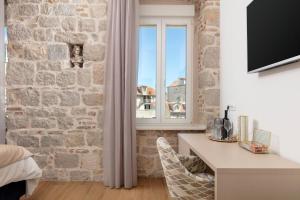 Televízia a/alebo spoločenská miestnosť v ubytovaní Luxury rooms Spalatum