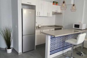 Apartamento con Terraza y Piscina Cにあるキッチンまたは簡易キッチン