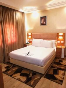 Postel nebo postele na pokoji v ubytování Jewel Al Nasr Hotel & Apartments + 37 fotografií