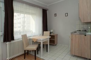 Kuchyňa alebo kuchynka v ubytovaní Oleander Apartman