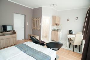 Posteľ alebo postele v izbe v ubytovaní Oleander Apartman