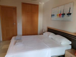 Postel nebo postele na pokoji v ubytování 1 Bedroom Apartment, Cala Azul, La Cala de Mijas