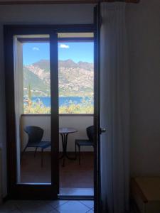 a room with a window with a table and a view at B&B Casa Benamati by Kelly in Malcesine