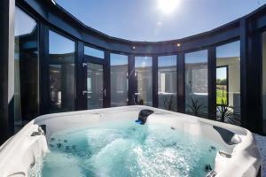 a jacuzzi tub in the middle of a balcony at Villa Kořenec in Kořenec