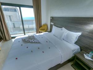 En eller flere senger på et rom på Marina Dreams