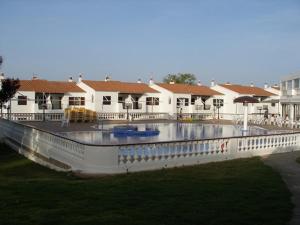 Basen w obiekcie 2 Bedroom Apartment , Son Bou lub w pobliżu