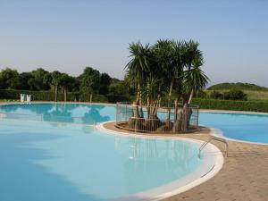 Basen w obiekcie 2 Bedroom Apartment , Son Bou lub w pobliżu