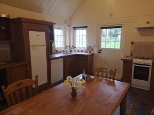 A kitchen or kitchenette at Listoke House