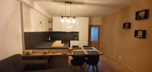 Dapur atau dapur kecil di Apartmán Nerudovka D 104, Finská sauna, garážové stání