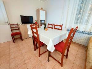TV a/nebo společenská místnost v ubytování Apartment Big Lasan