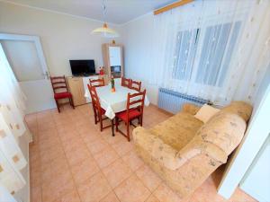 TV a/nebo společenská místnost v ubytování Apartment Big Lasan